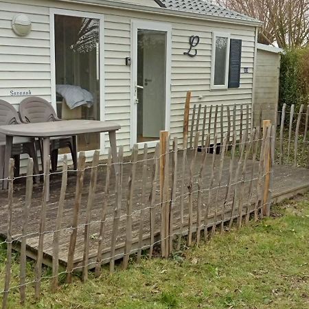 Luxueuze stacaravan 4pers met terras en tuintje Bredene  Buitenkant foto