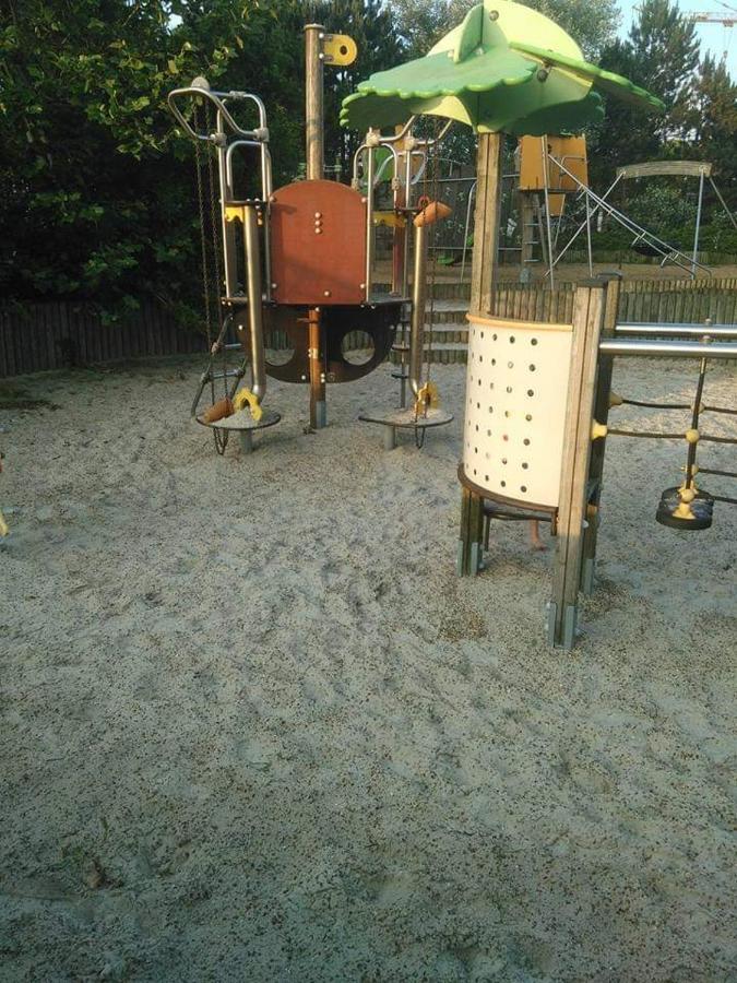 Luxueuze stacaravan 4pers met terras en tuintje Bredene  Buitenkant foto