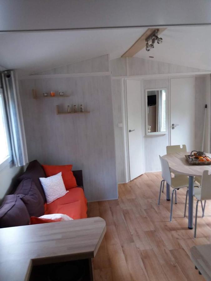 Luxueuze stacaravan 4pers met terras en tuintje Bredene  Buitenkant foto