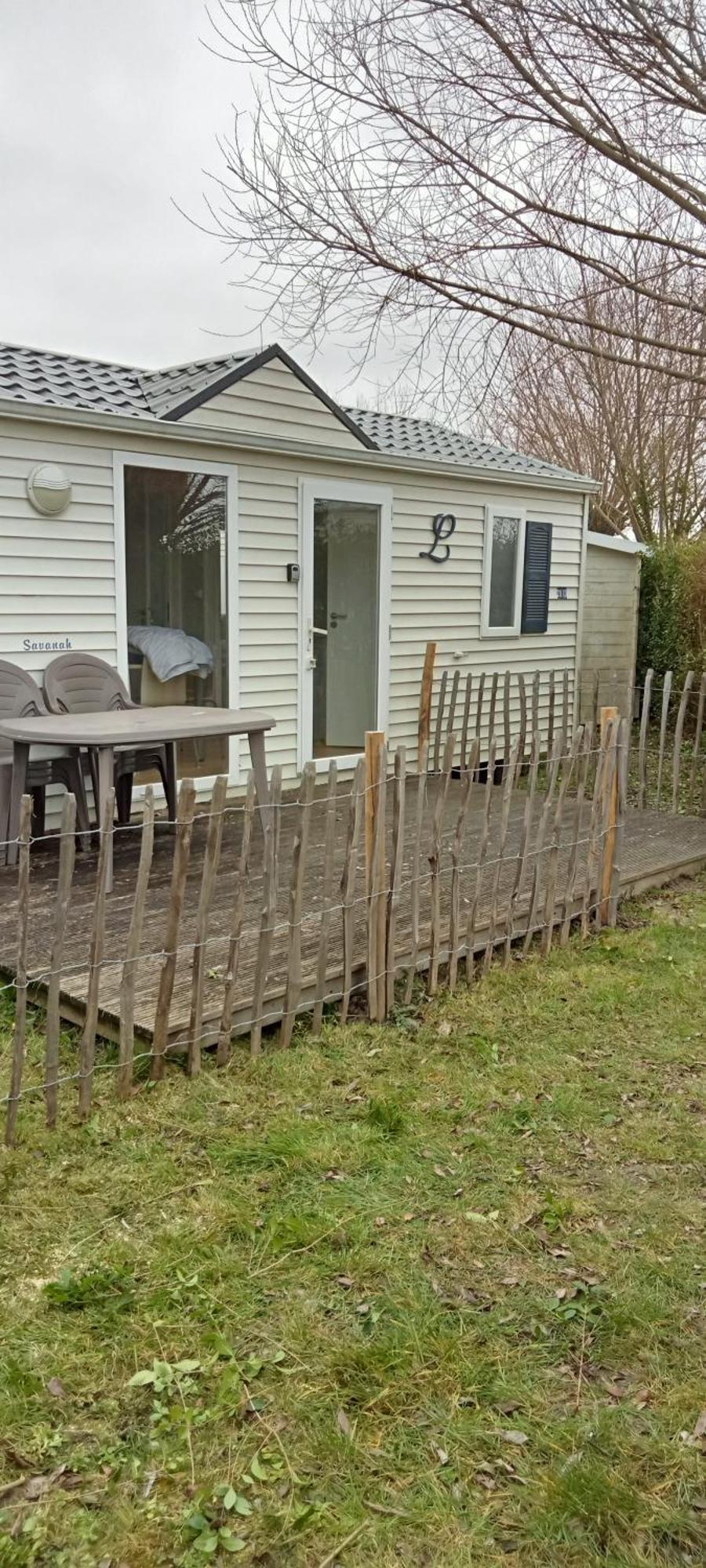Luxueuze stacaravan 4pers met terras en tuintje Bredene  Buitenkant foto