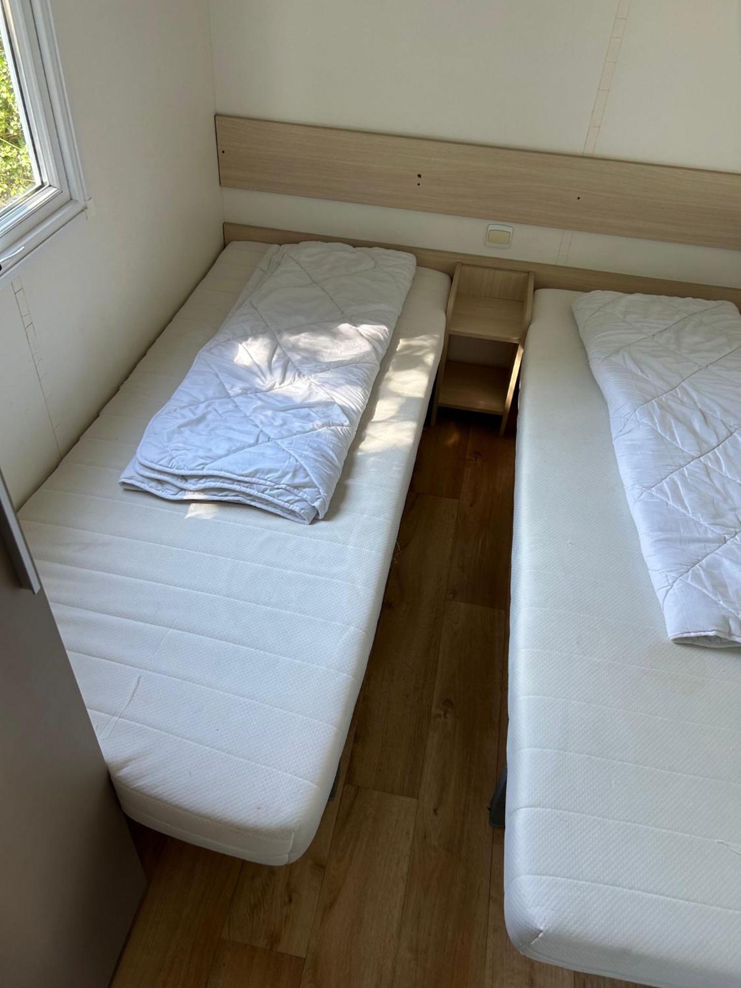 Luxueuze stacaravan 4pers met terras en tuintje Bredene  Buitenkant foto