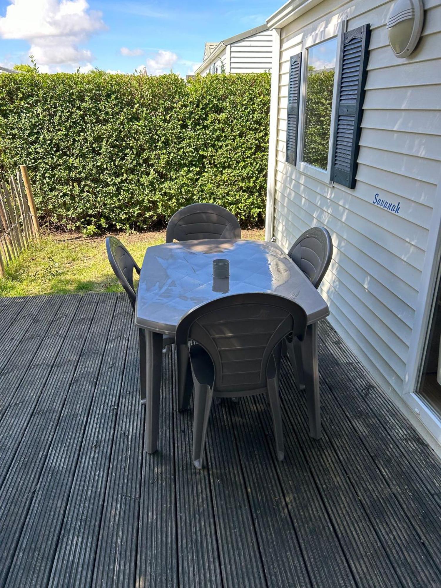 Luxueuze stacaravan 4pers met terras en tuintje Bredene  Buitenkant foto