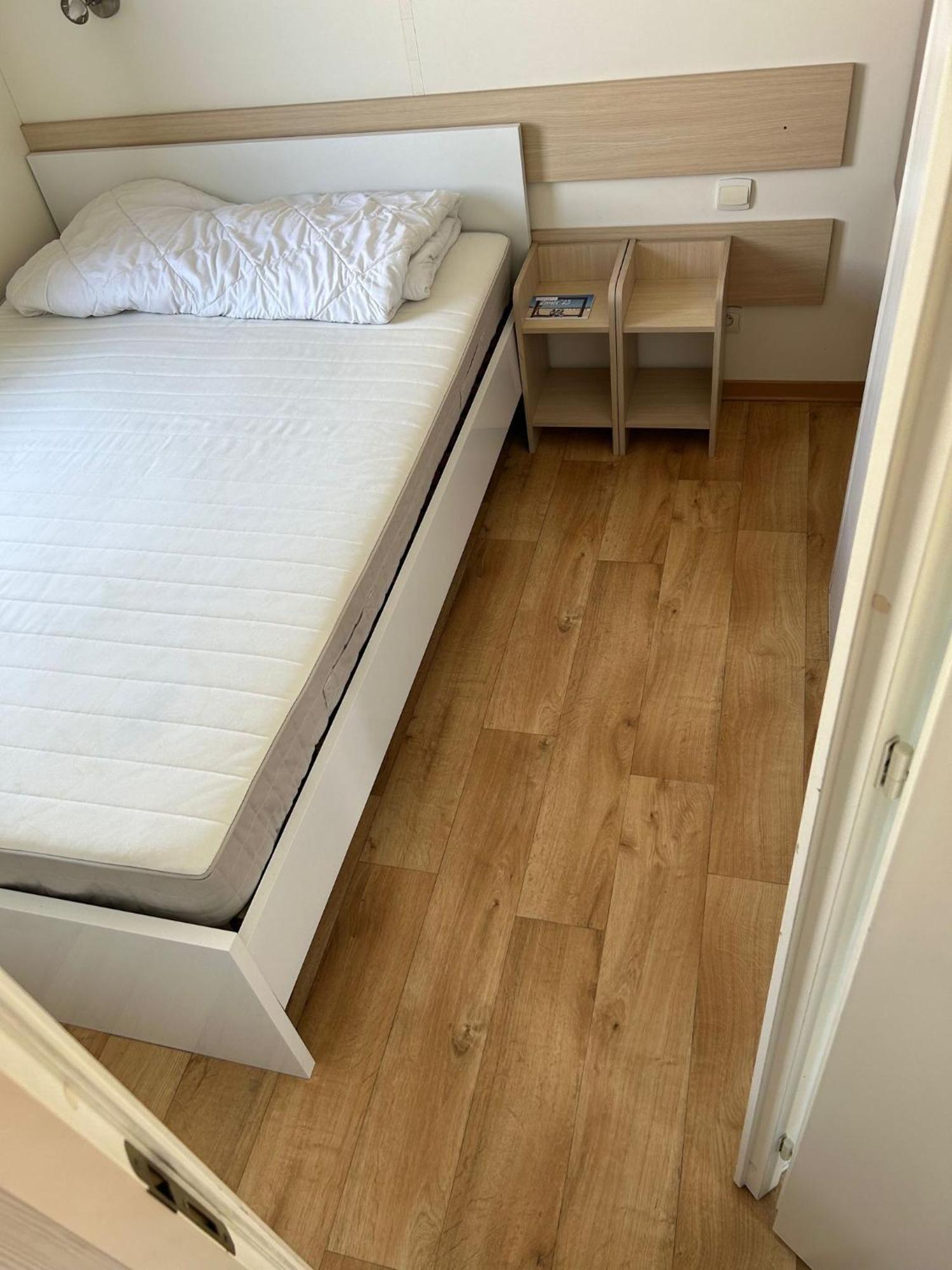 Luxueuze stacaravan 4pers met terras en tuintje Bredene  Buitenkant foto